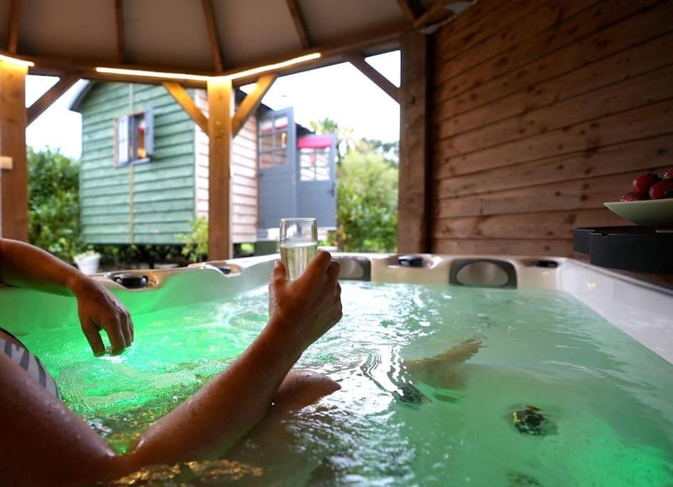 Romantic Retreat - Luxury Shepherds Hut + Hot Tub! Camborne Exterior photo