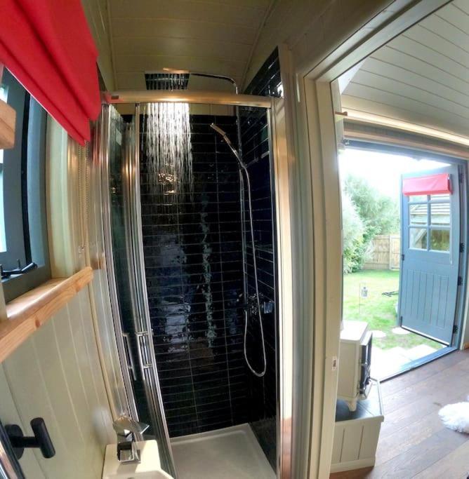 Romantic Retreat - Luxury Shepherds Hut + Hot Tub! Camborne Exterior photo